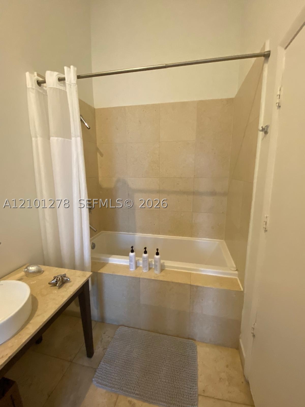 485 Brickell Ave #2806, Miami FL 33131