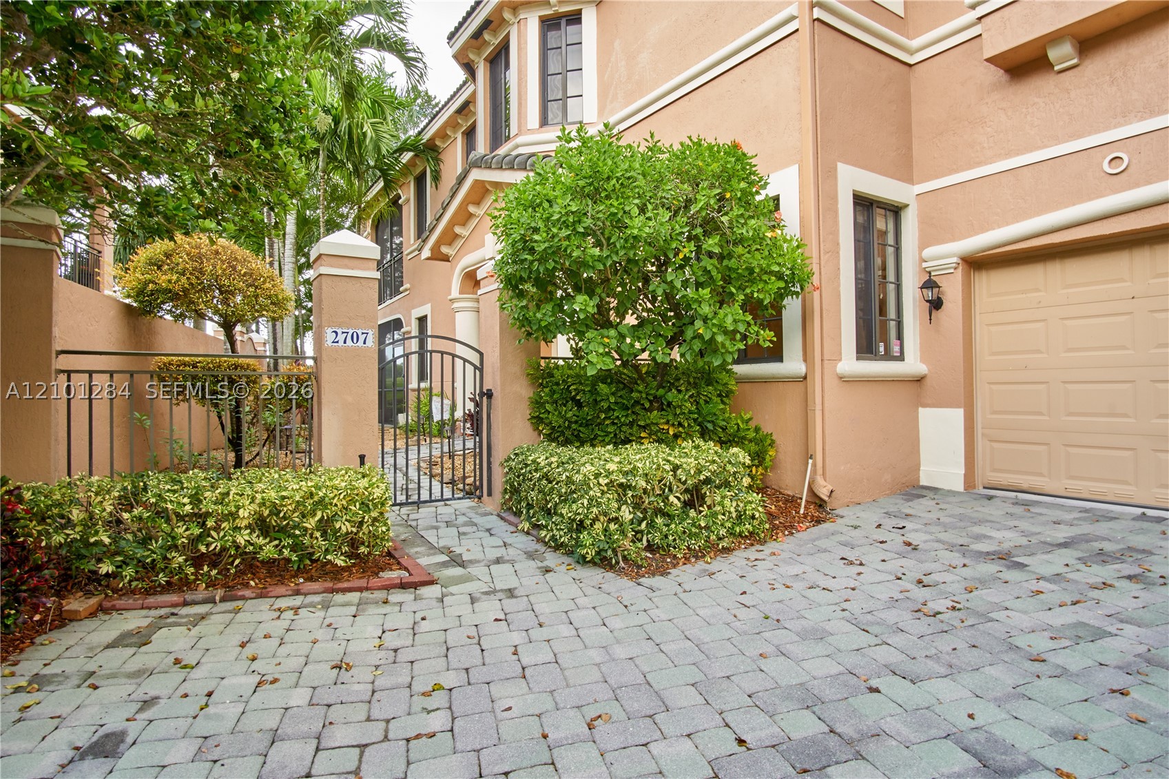 2707 Center Ct Dr #1-15, Weston FL 33332
