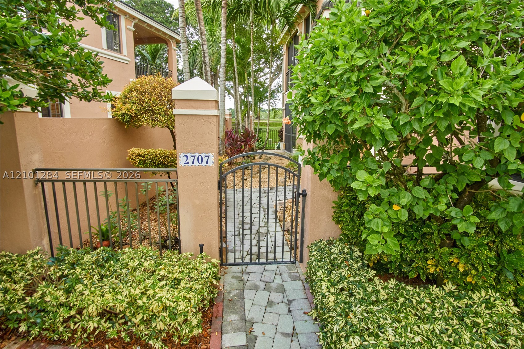 2707 Center Ct Dr #1-15, Weston FL 33332