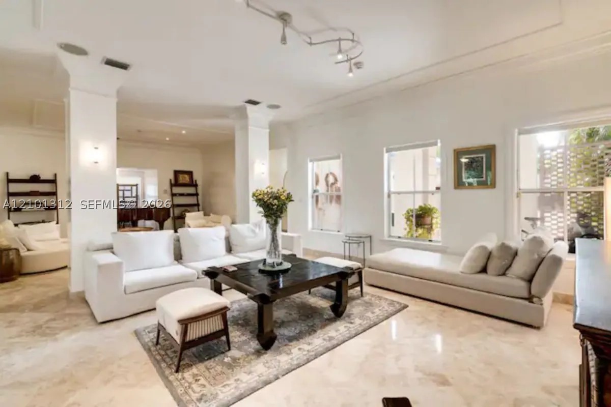 1725 Tigertail Ave, Miami FL 33133