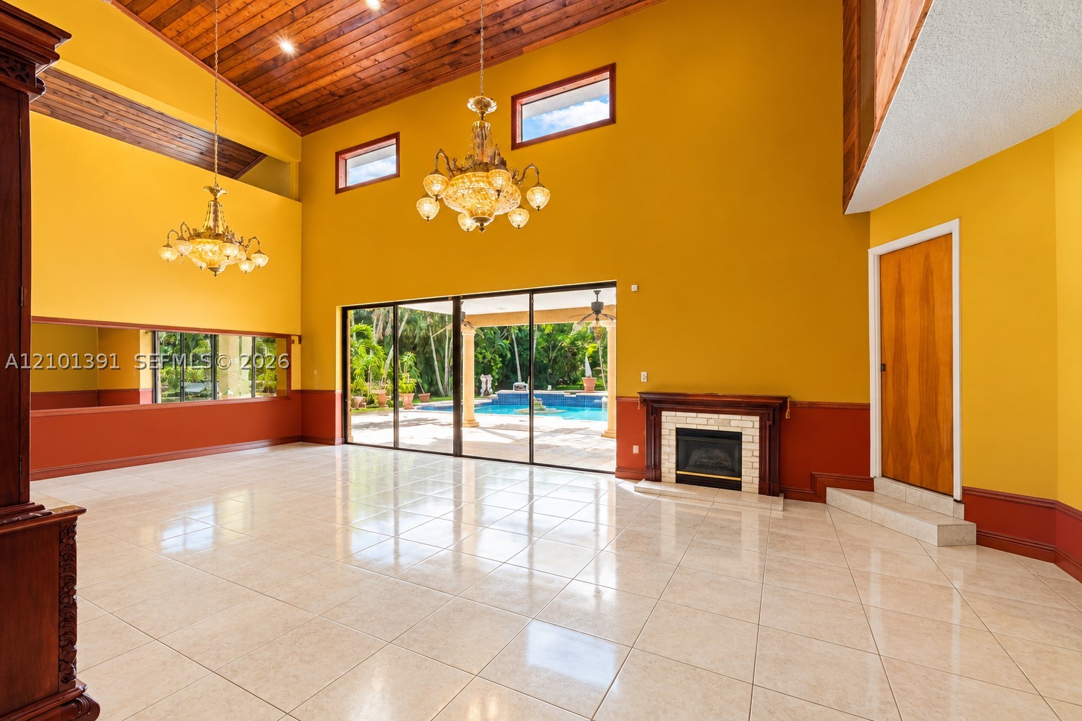 10010 NW 135th St, Hialeah Gardens FL 33018