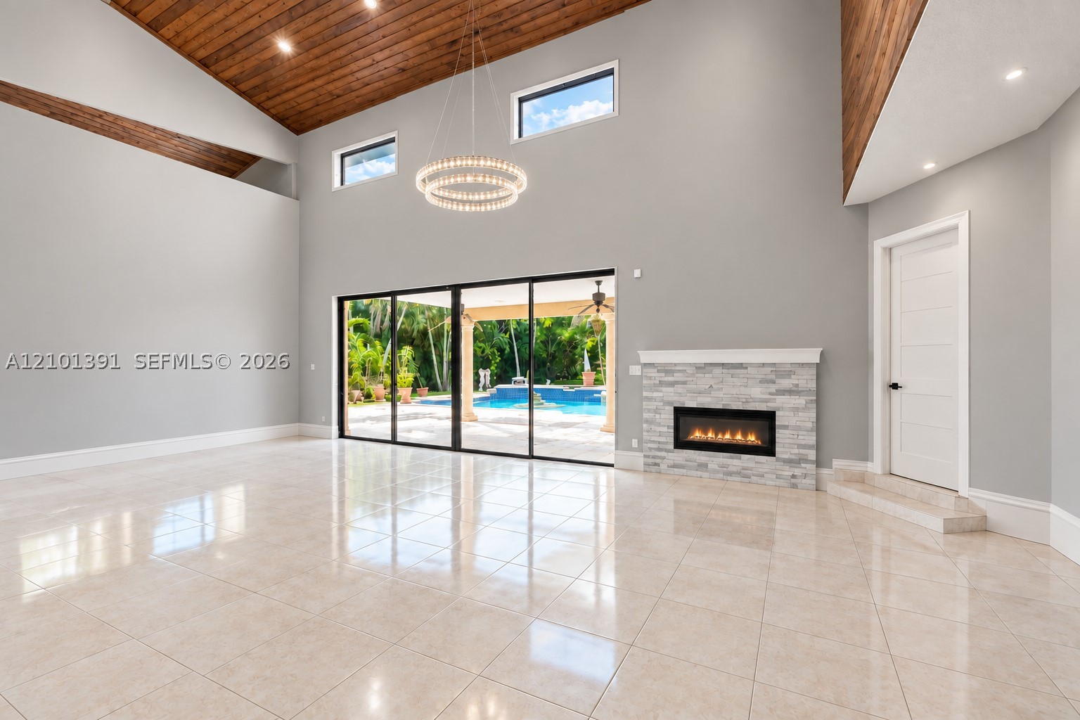 10010 NW 135th St, Hialeah Gardens FL 33018