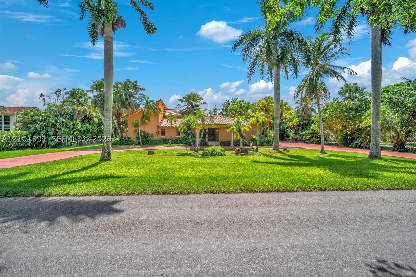 10010 NW 135th St, Hialeah Gardens FL 33018