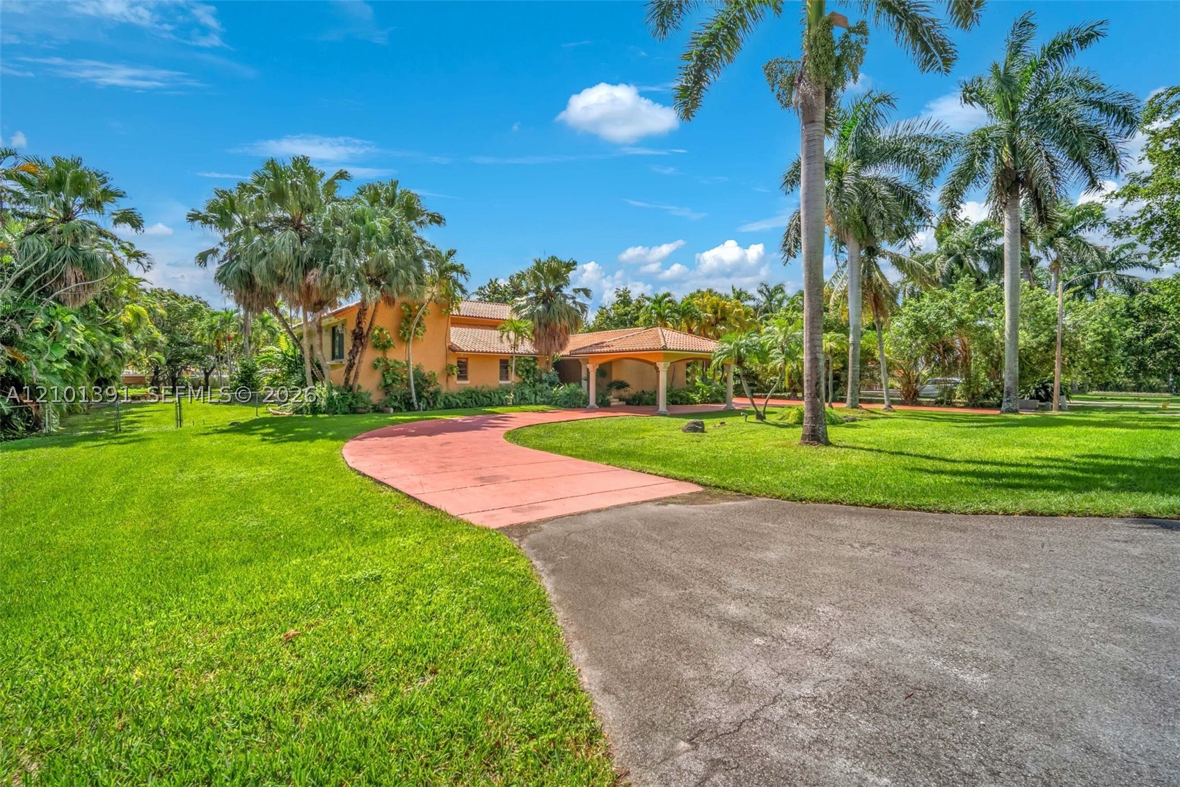 10010 NW 135th St, Hialeah Gardens FL 33018