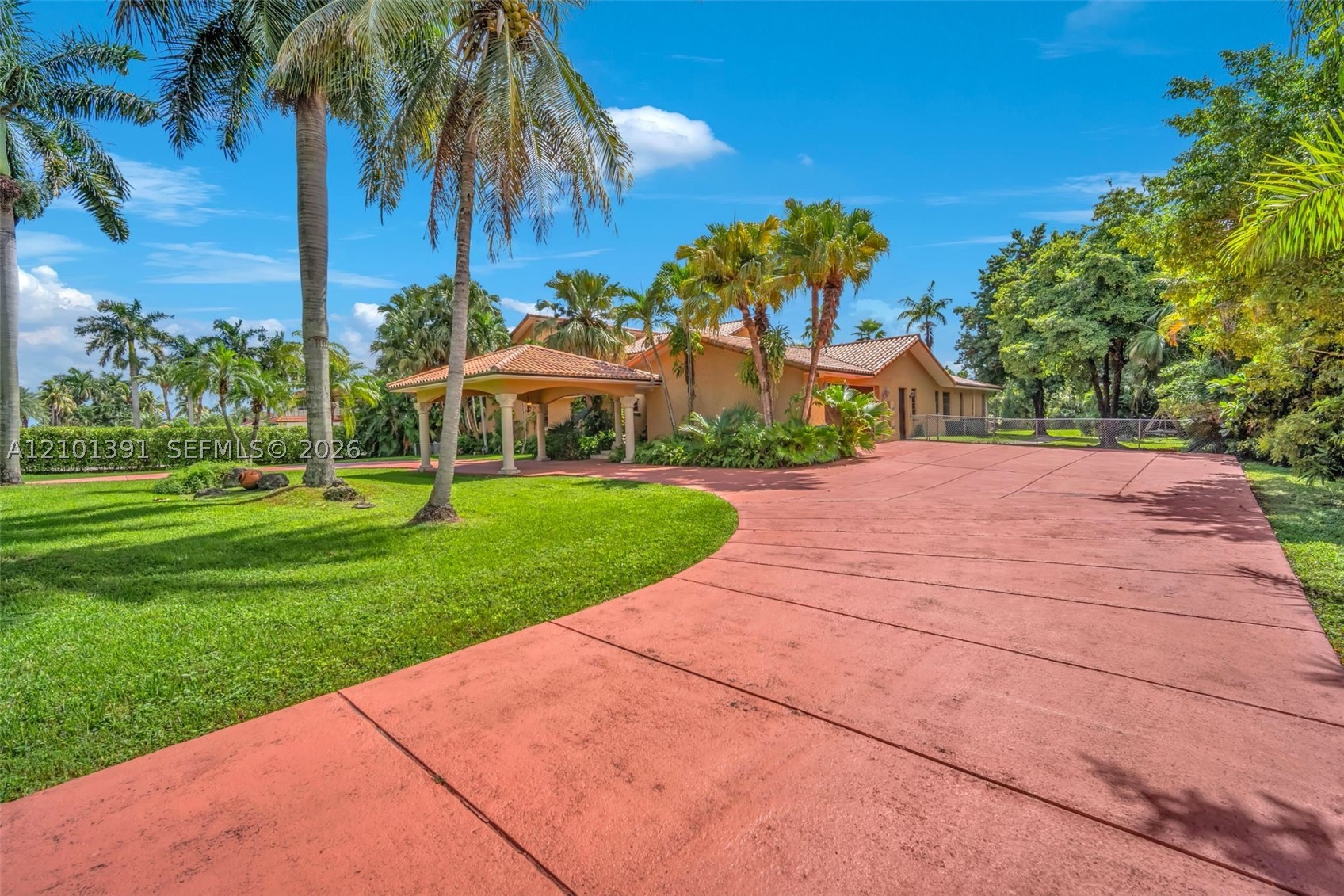 10010 NW 135th St, Hialeah Gardens FL 33018