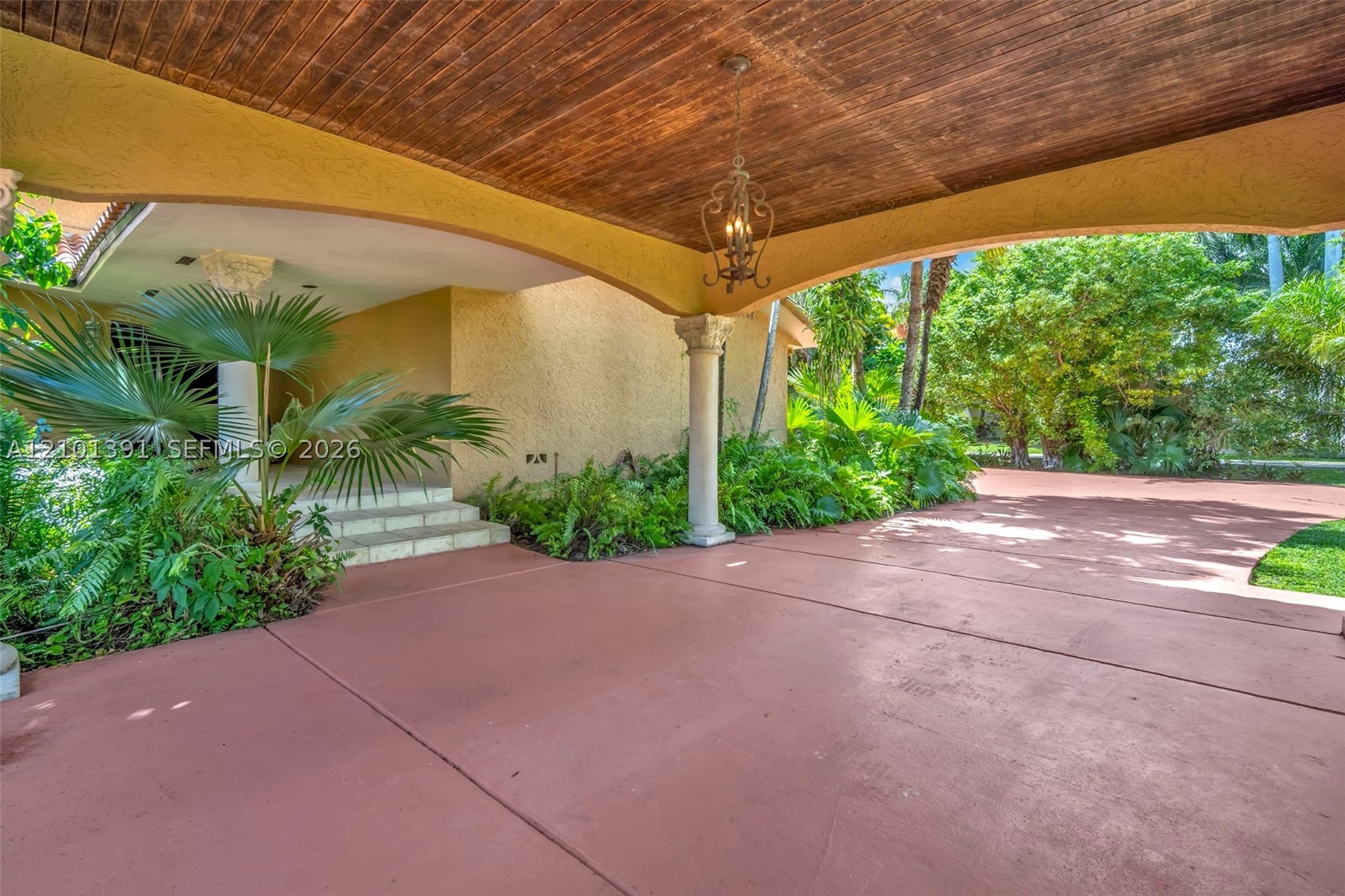 10010 NW 135th St, Hialeah Gardens FL 33018
