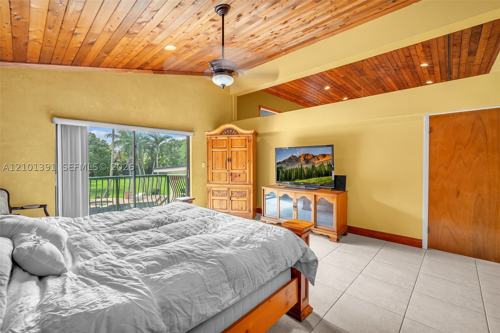 10010 NW 135th St, Hialeah Gardens FL 33018