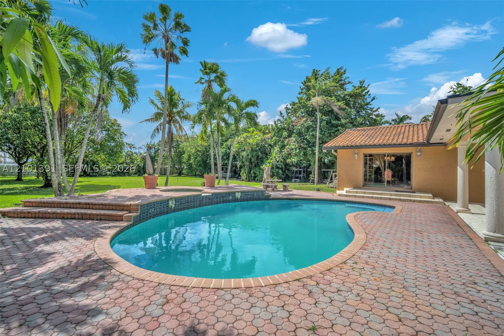 10010 NW 135th St, Hialeah Gardens FL 33018