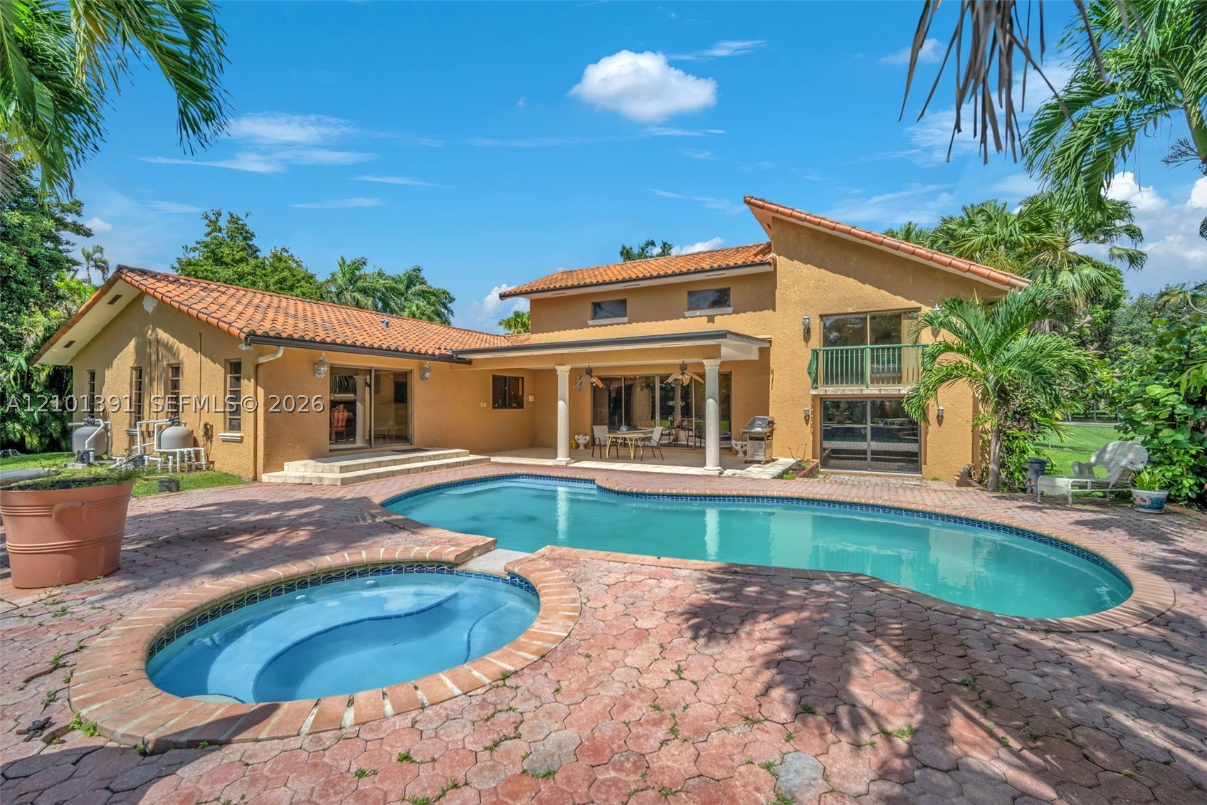 10010 NW 135th St, Hialeah Gardens FL 33018
