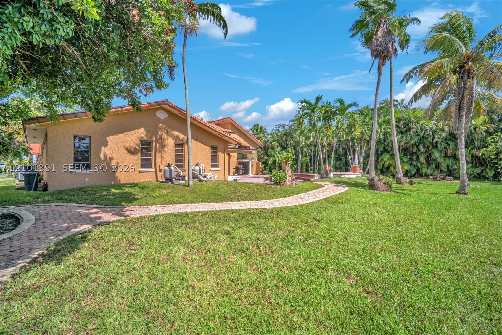 10010 NW 135th St, Hialeah Gardens FL 33018
