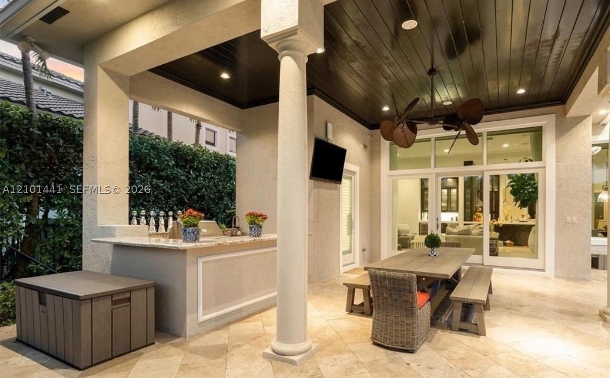 560 Coconut Palm Ter, Plantation FL 33324