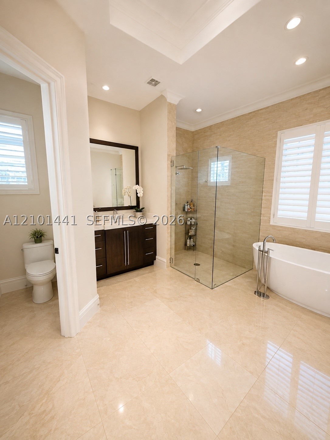 560 Coconut Palm Ter, Plantation FL 33324