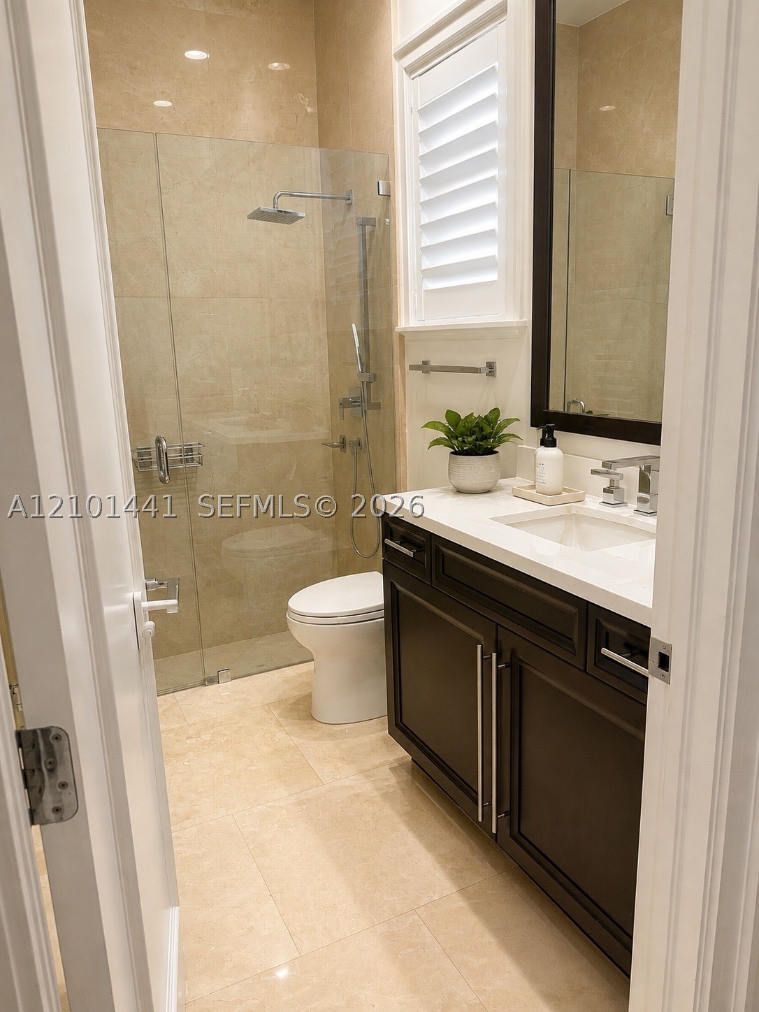 560 Coconut Palm Ter, Plantation FL 33324