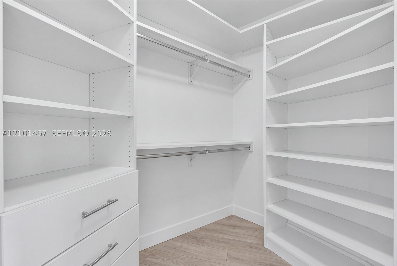 1300 Brickell Bay Dr #1203, Miami FL 33131