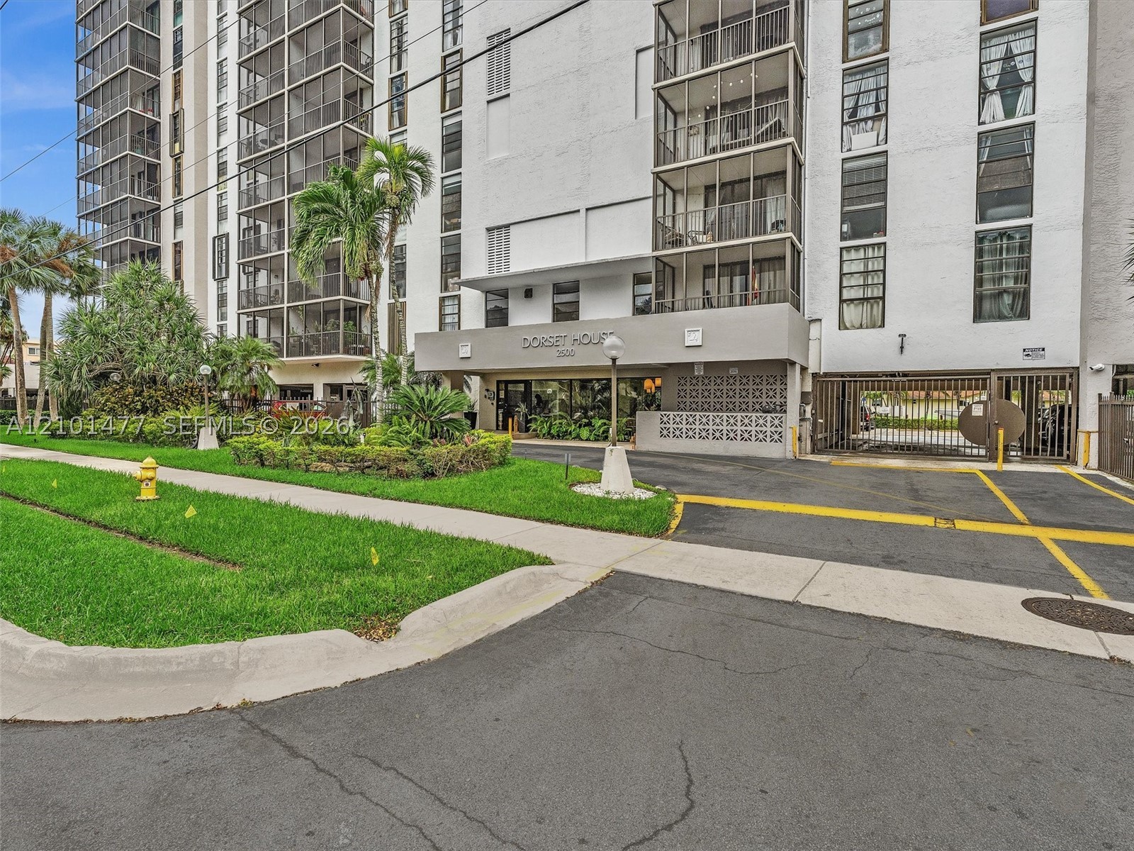 2500 NE 135th St #C502, North Miami FL 33181