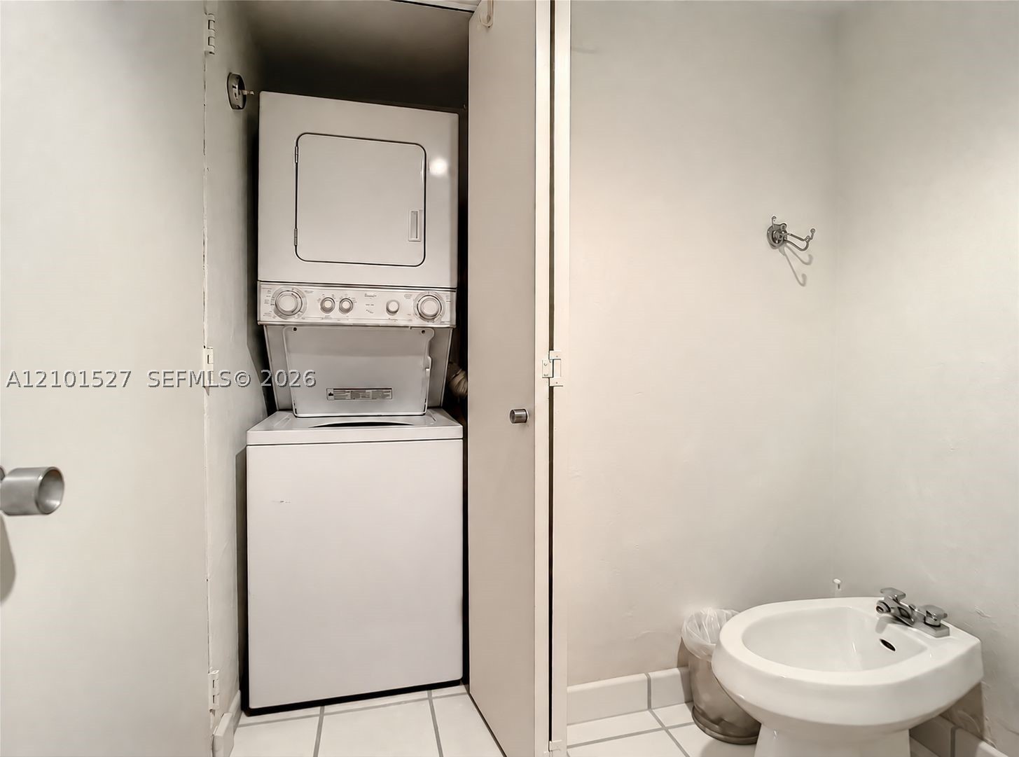 520 Brickell Key Dr #A1811, Miami FL 33131