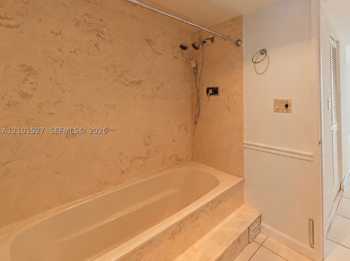 520 Brickell Key Dr #A1811, Miami FL 33131