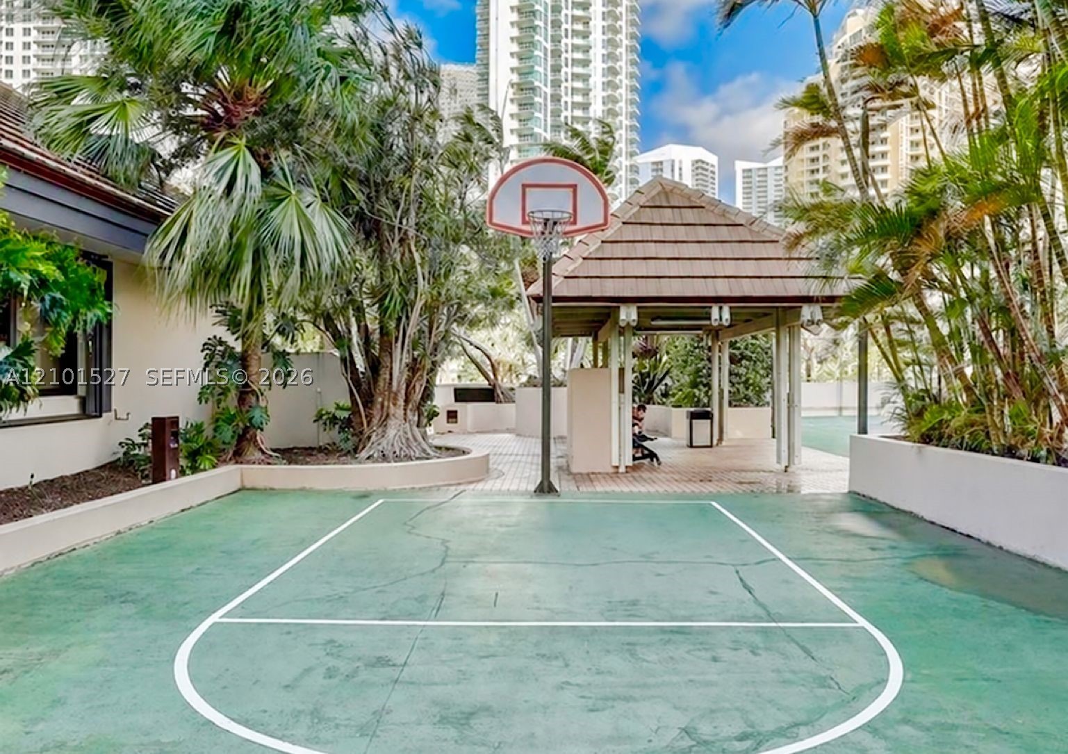 520 Brickell Key Dr #A1811, Miami FL 33131