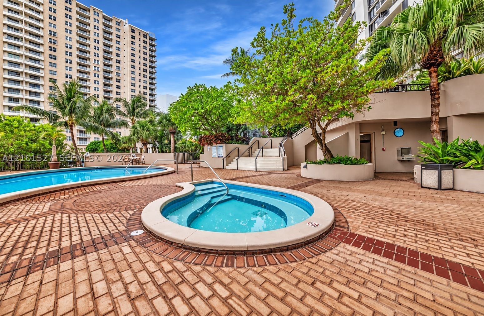 520 Brickell Key Dr #A1811, Miami FL 33131