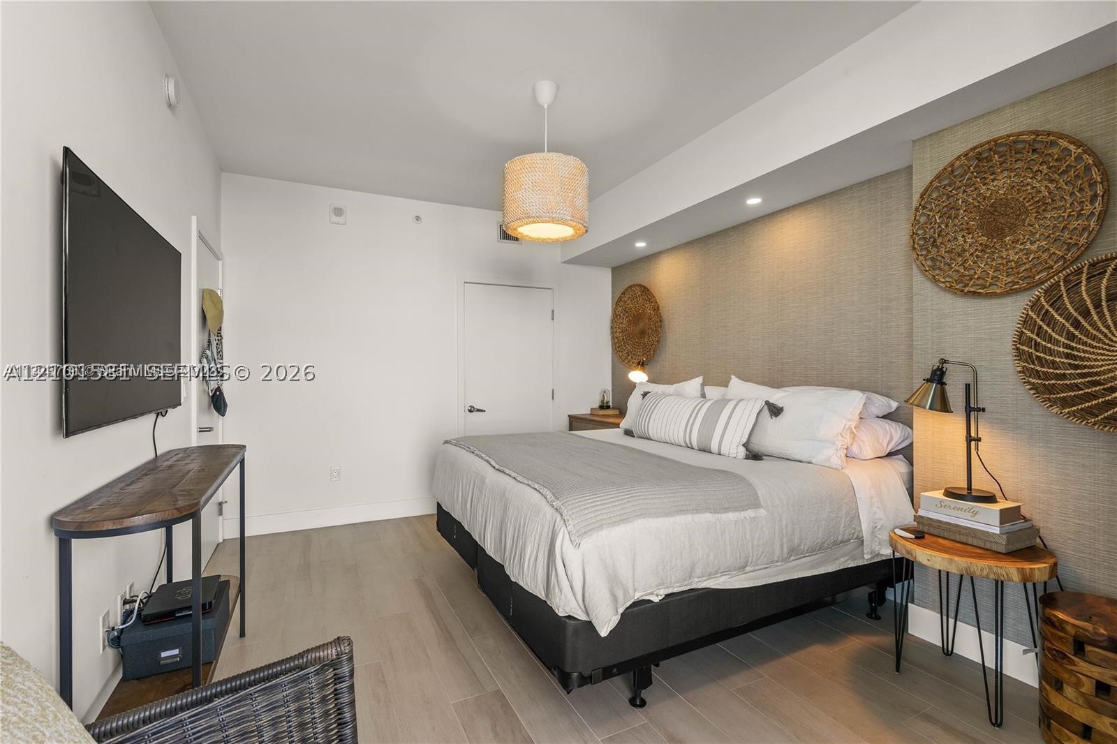 16385 Biscayne Blvd #2406, North Miami Beach FL 33160