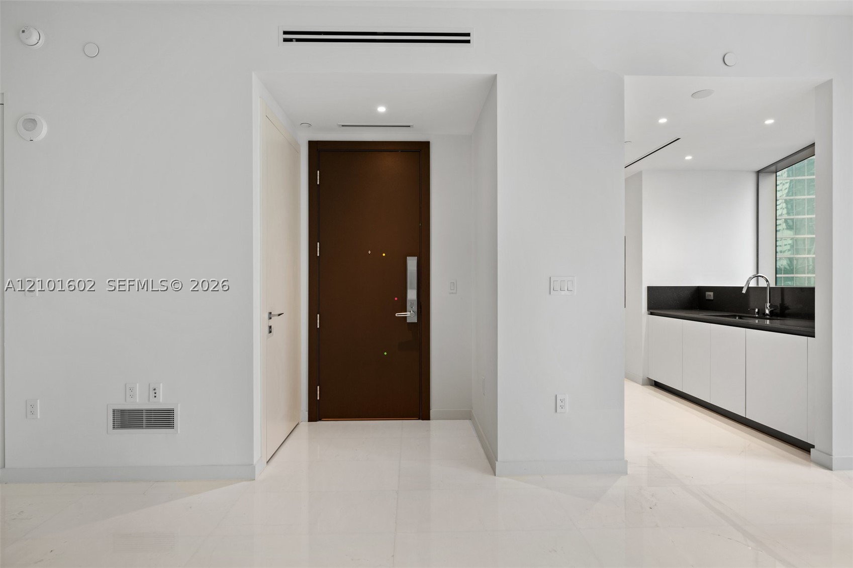 300 Biscayne Boulevard Way #1205C, Miami FL 33131