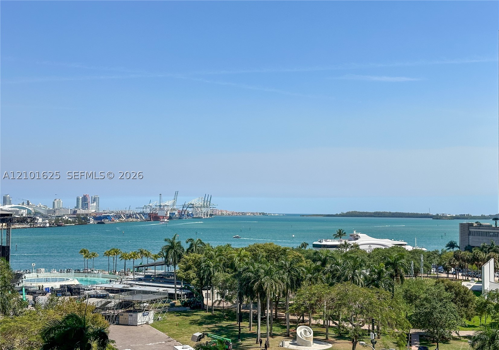 50 Biscayne Blvd #811, Miami FL 33132