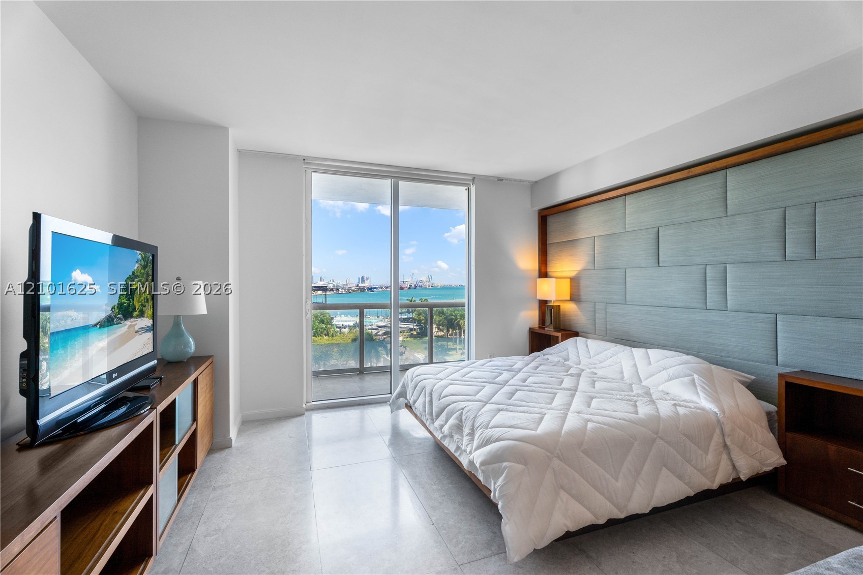 50 Biscayne Blvd #811, Miami FL 33132