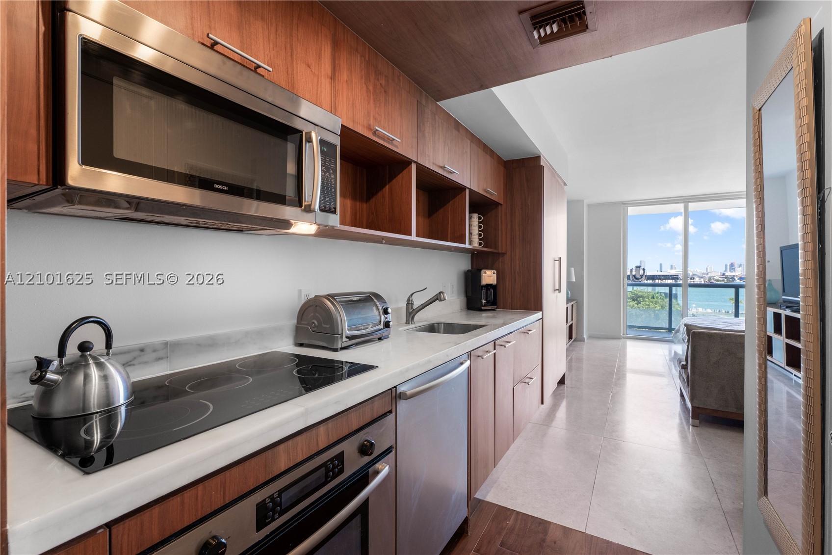 50 Biscayne Blvd #811, Miami FL 33132