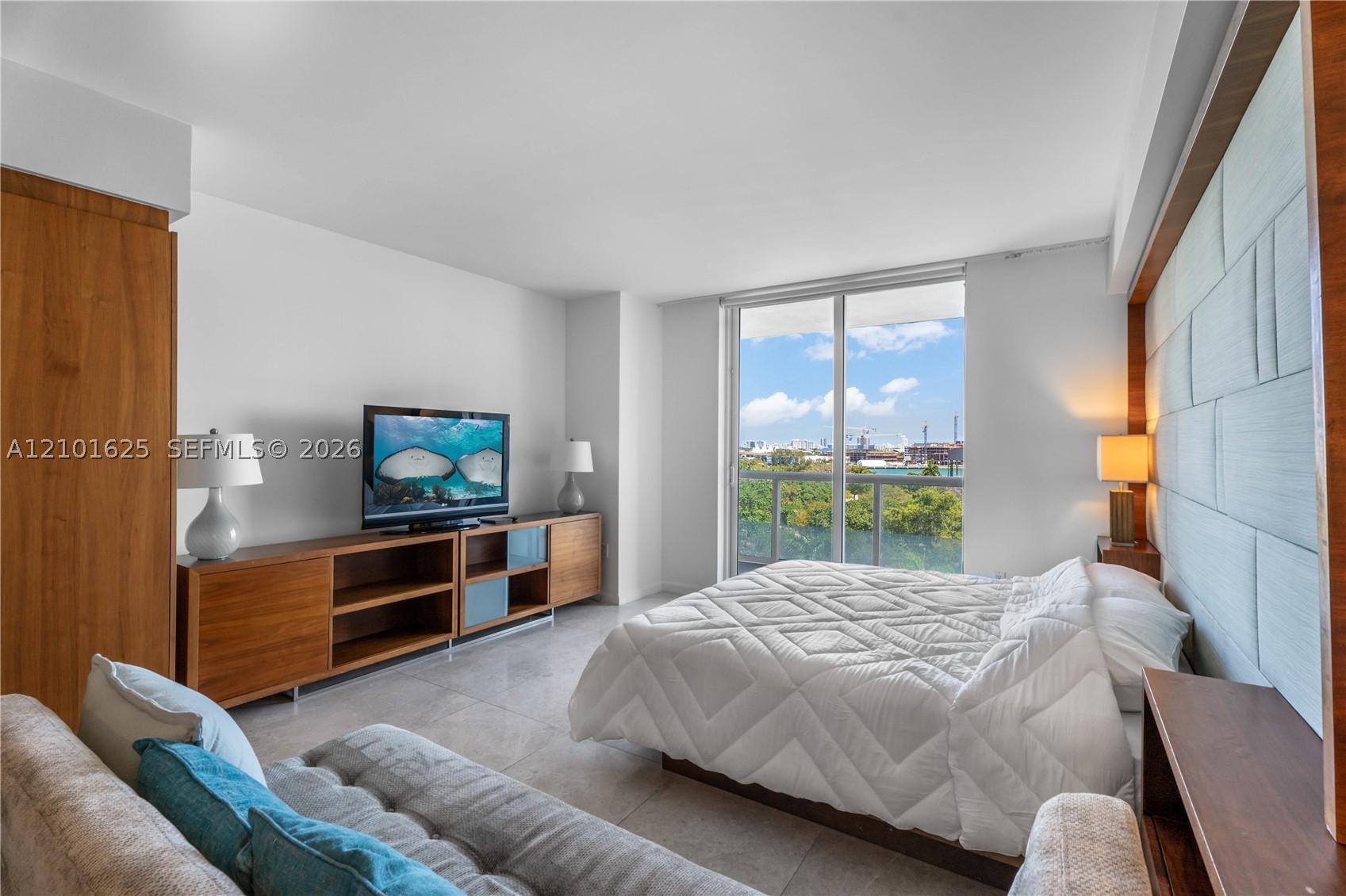 50 Biscayne Blvd #811, Miami FL 33132