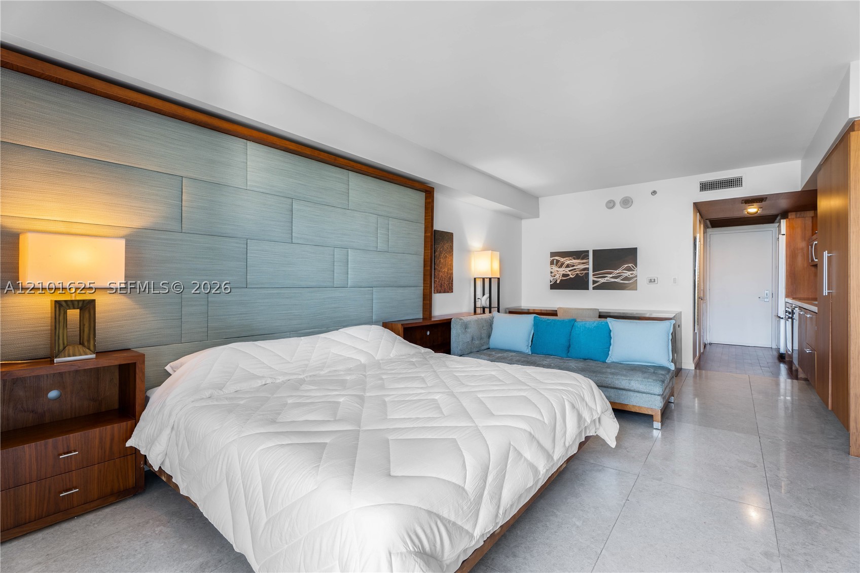 50 Biscayne Blvd #811, Miami FL 33132