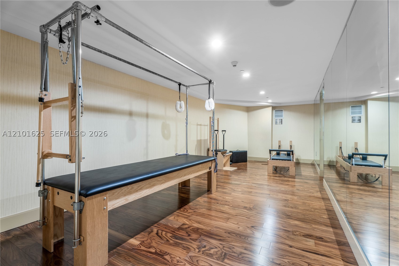 50 Biscayne Blvd #811, Miami FL 33132