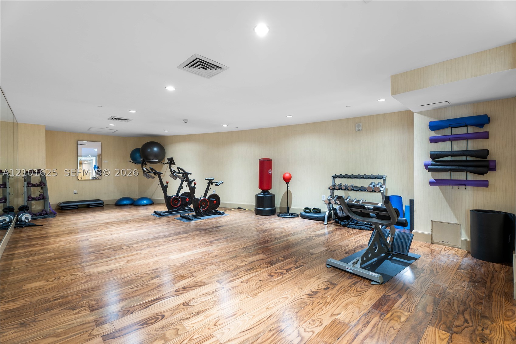 50 Biscayne Blvd #811, Miami FL 33132
