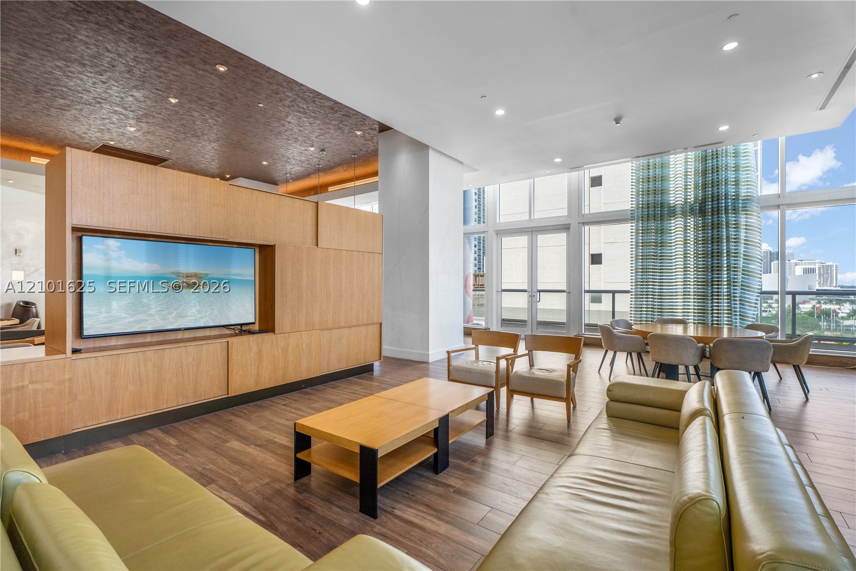 50 Biscayne Blvd #811, Miami FL 33132