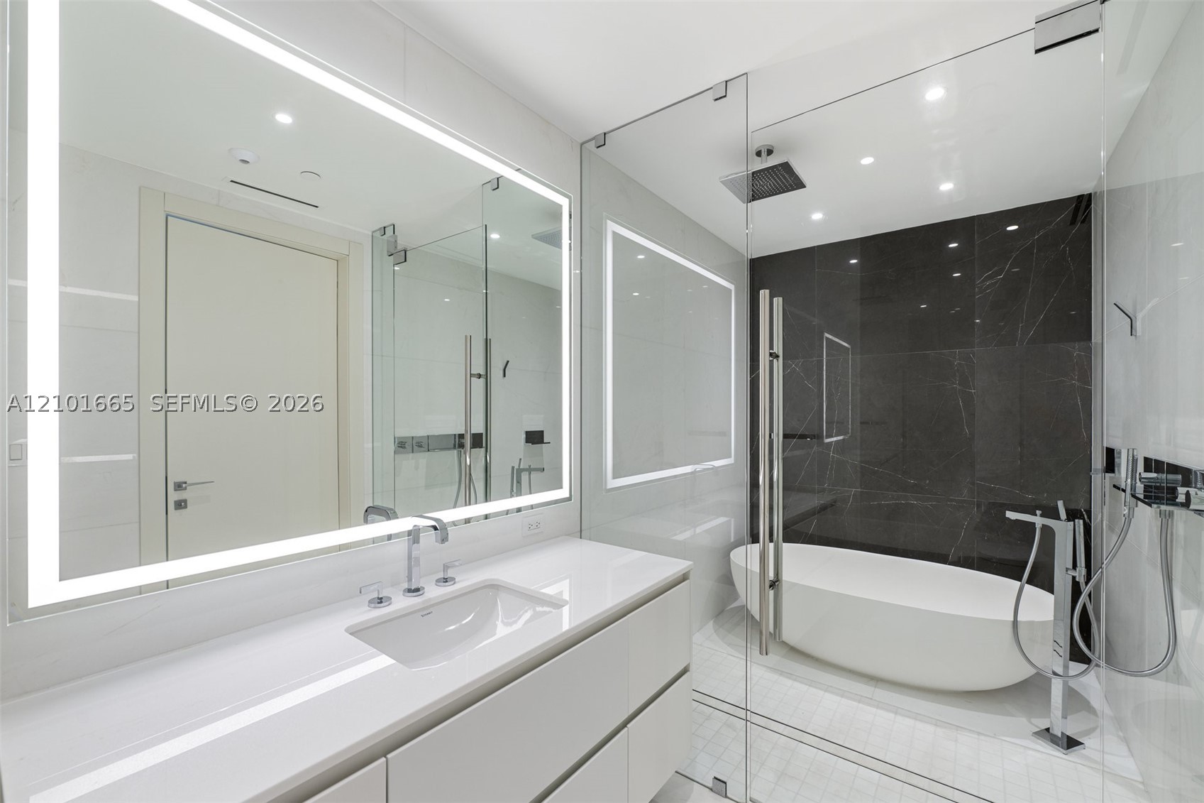 300 Biscayne Boulevard Way #1205C, Miami FL 33131
