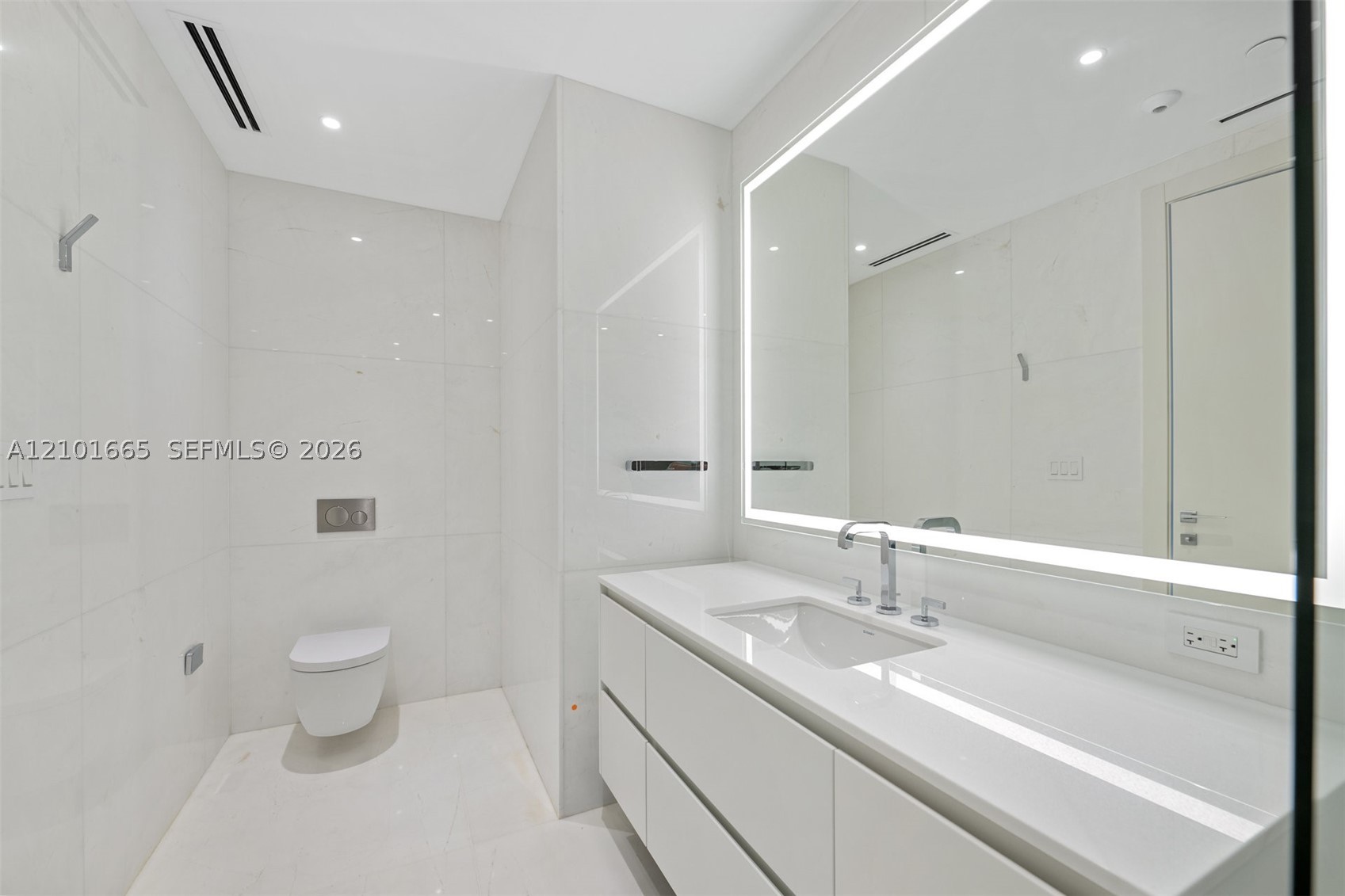 300 Biscayne Boulevard Way #1205C, Miami FL 33131