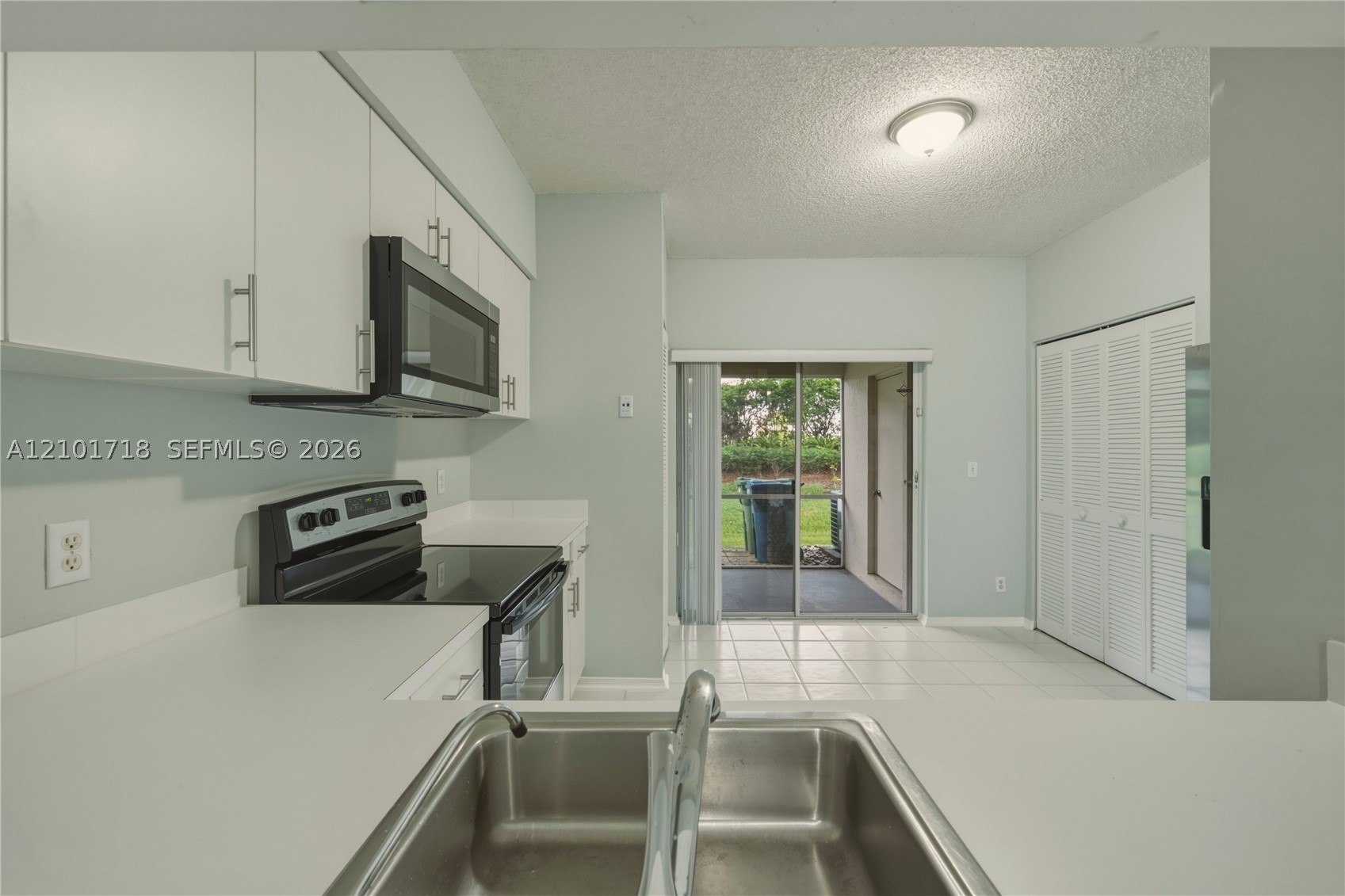 16679 Hemingway Dr, Weston FL 33326
