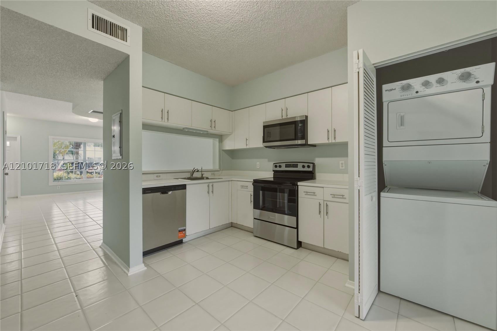16679 Hemingway Dr, Weston FL 33326