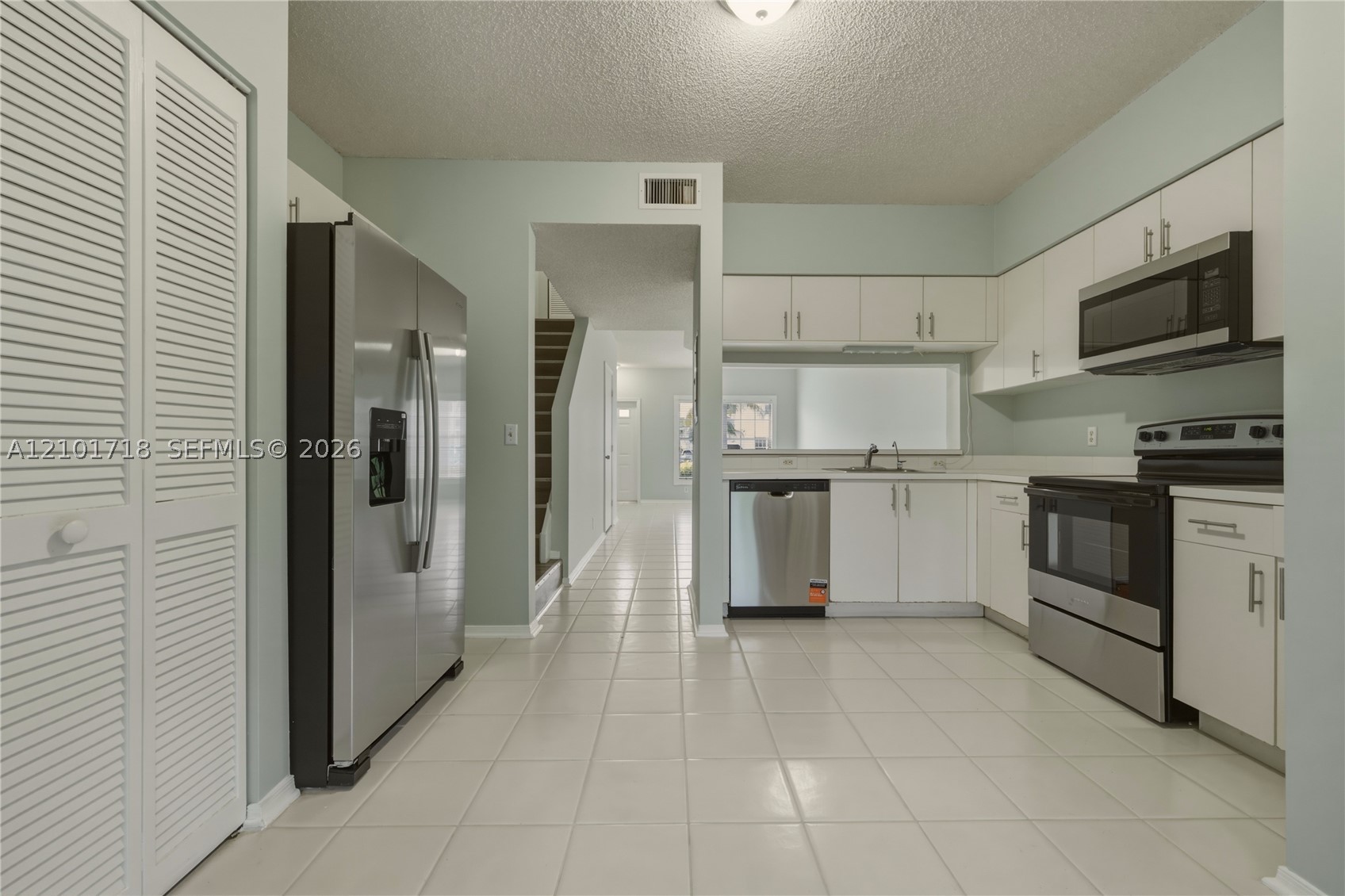 16679 Hemingway Dr, Weston FL 33326