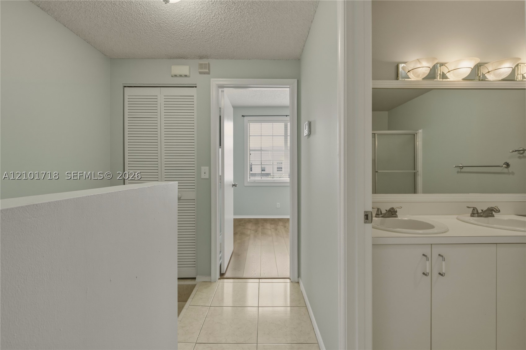 16679 Hemingway Dr, Weston FL 33326