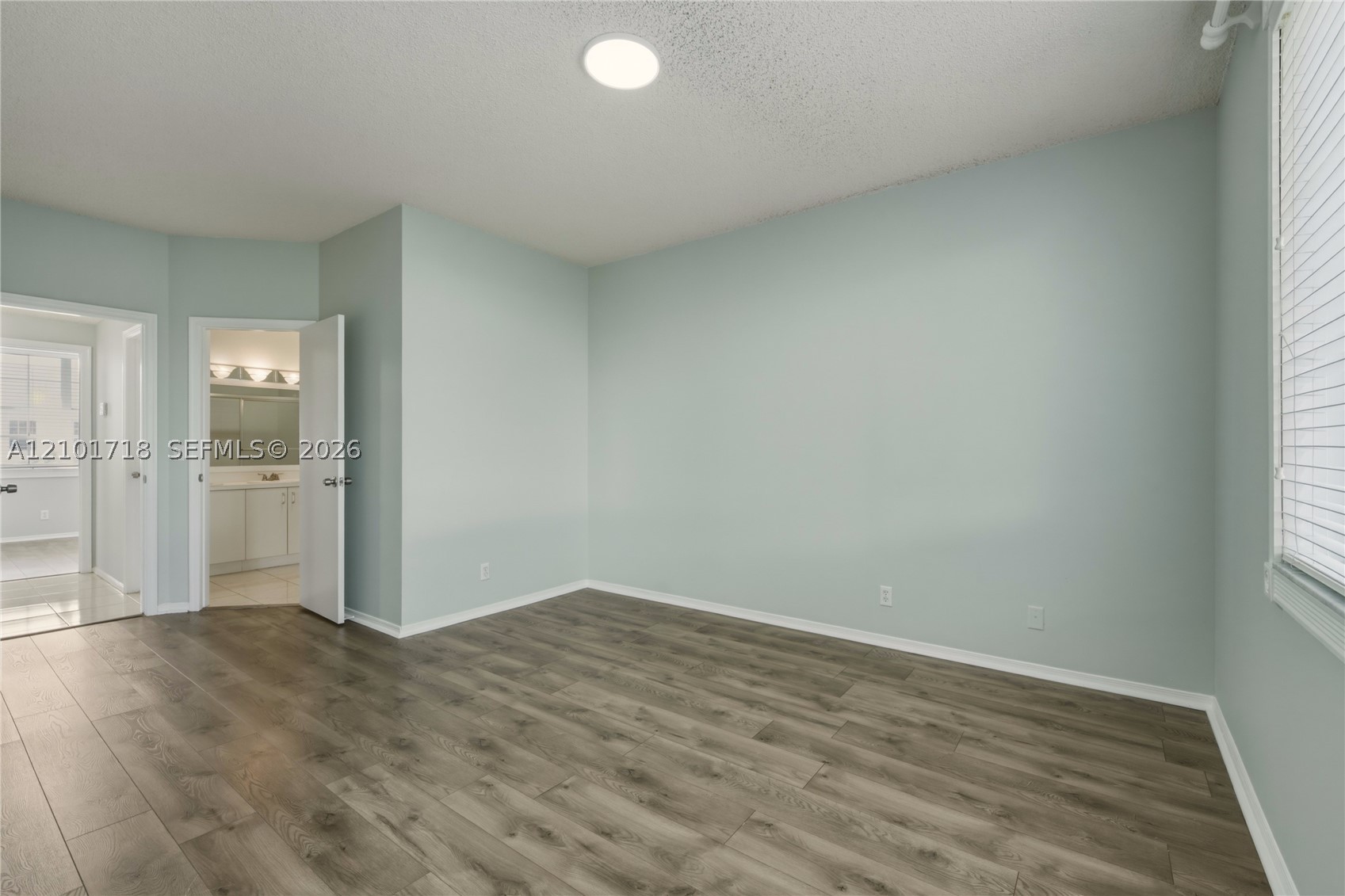 16679 Hemingway Dr, Weston FL 33326