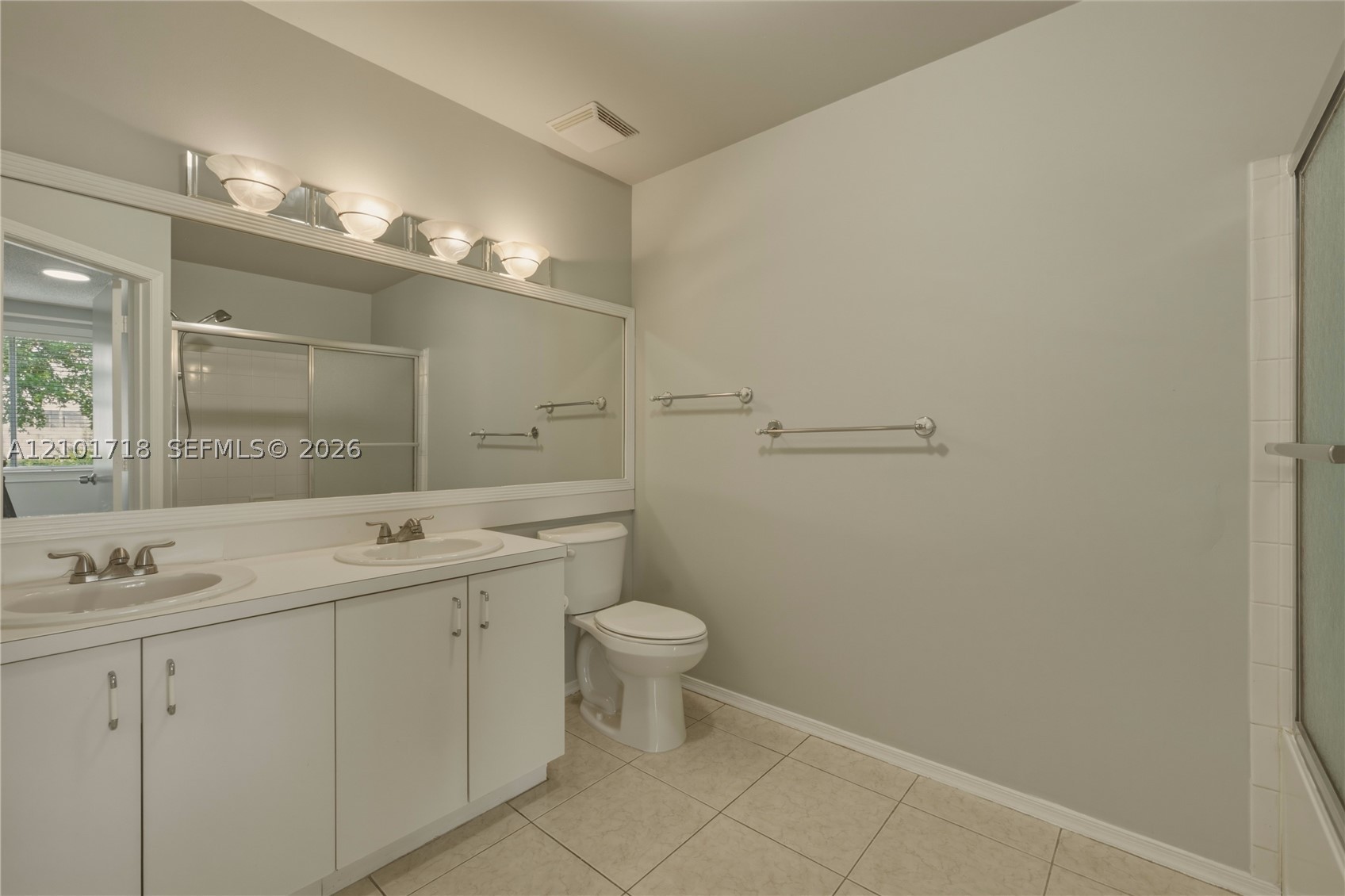 16679 Hemingway Dr, Weston FL 33326