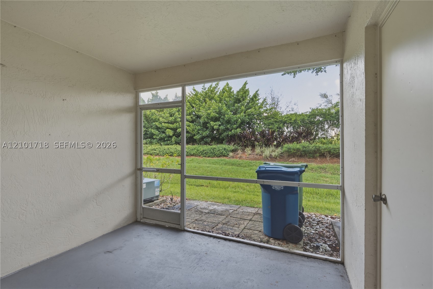 16679 Hemingway Dr, Weston FL 33326
