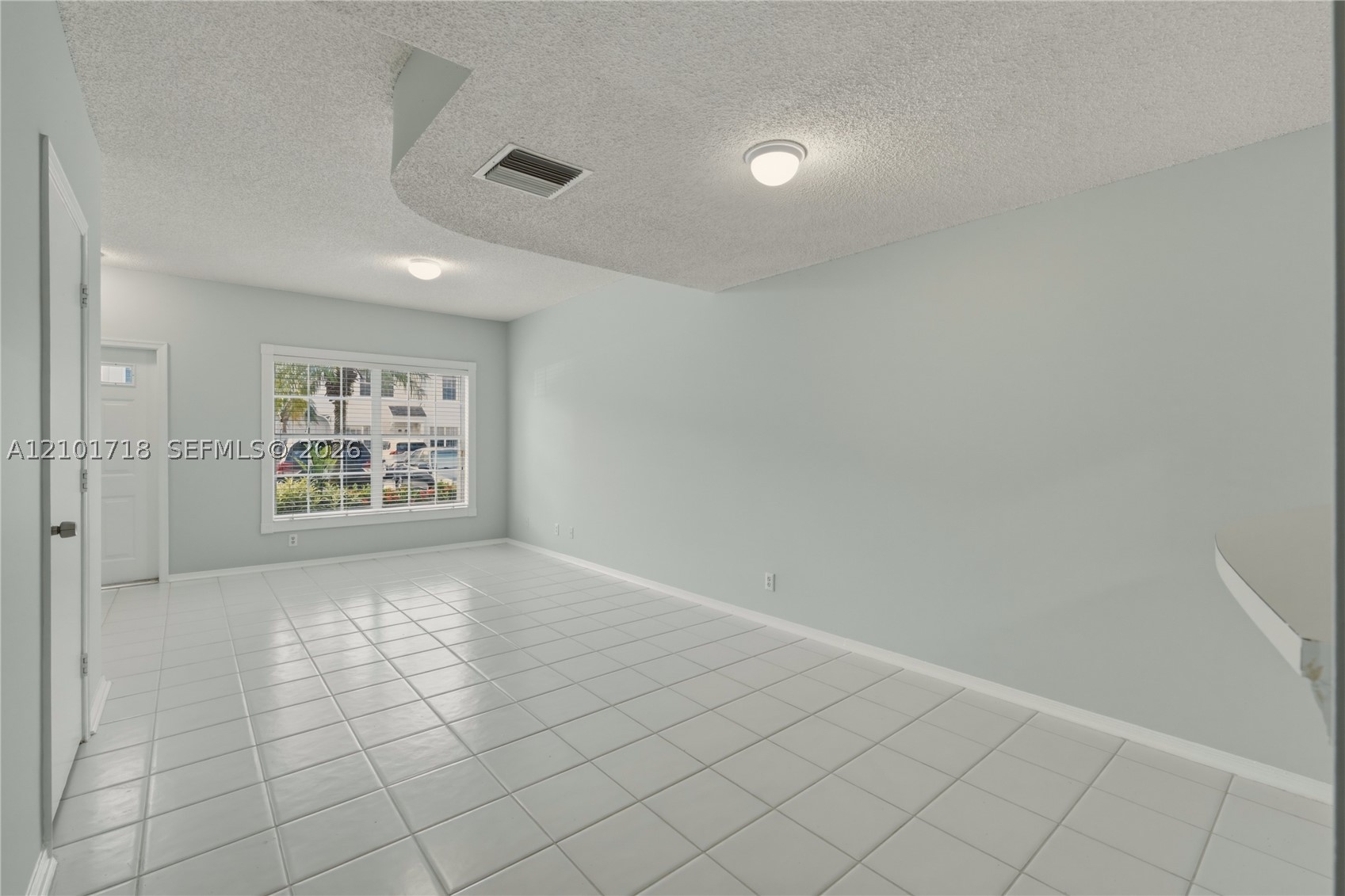 16679 Hemingway Dr, Weston FL 33326