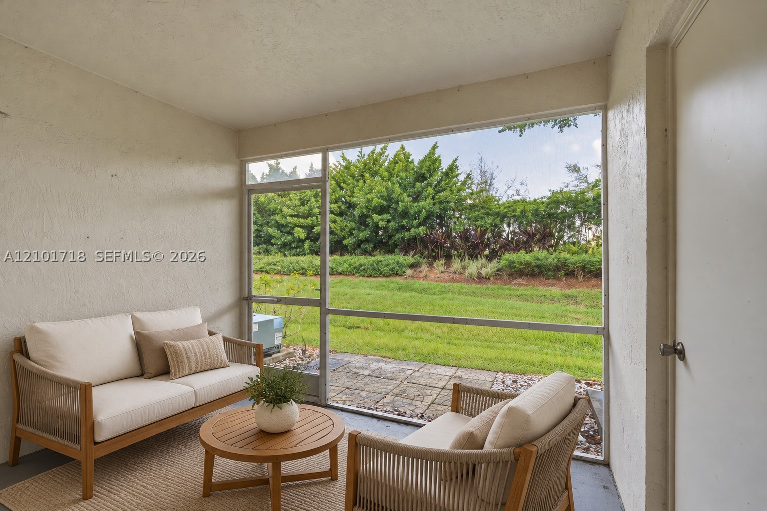16679 Hemingway Dr, Weston FL 33326