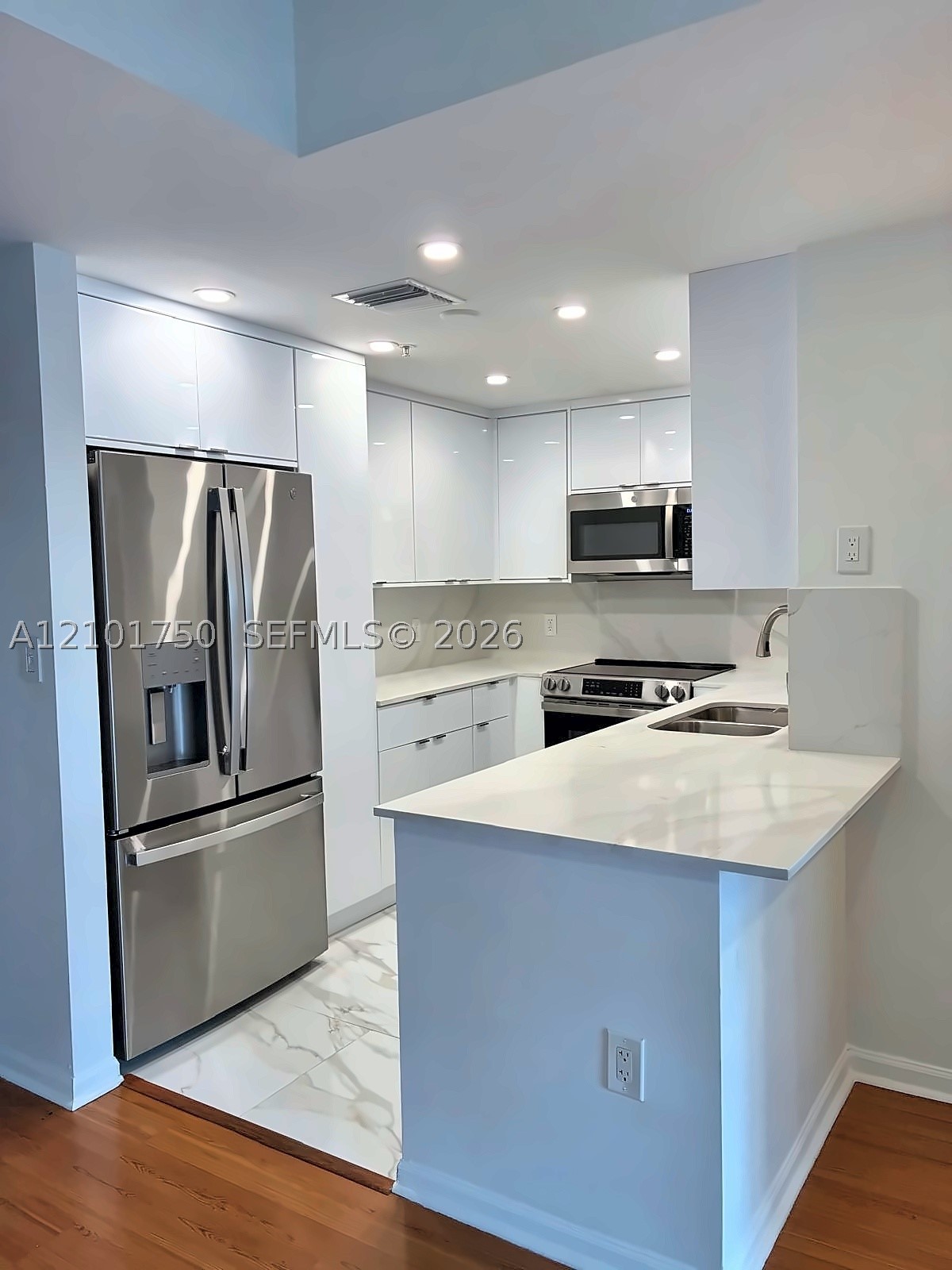 185 SE 14th Ter #1407, Miami FL 33131