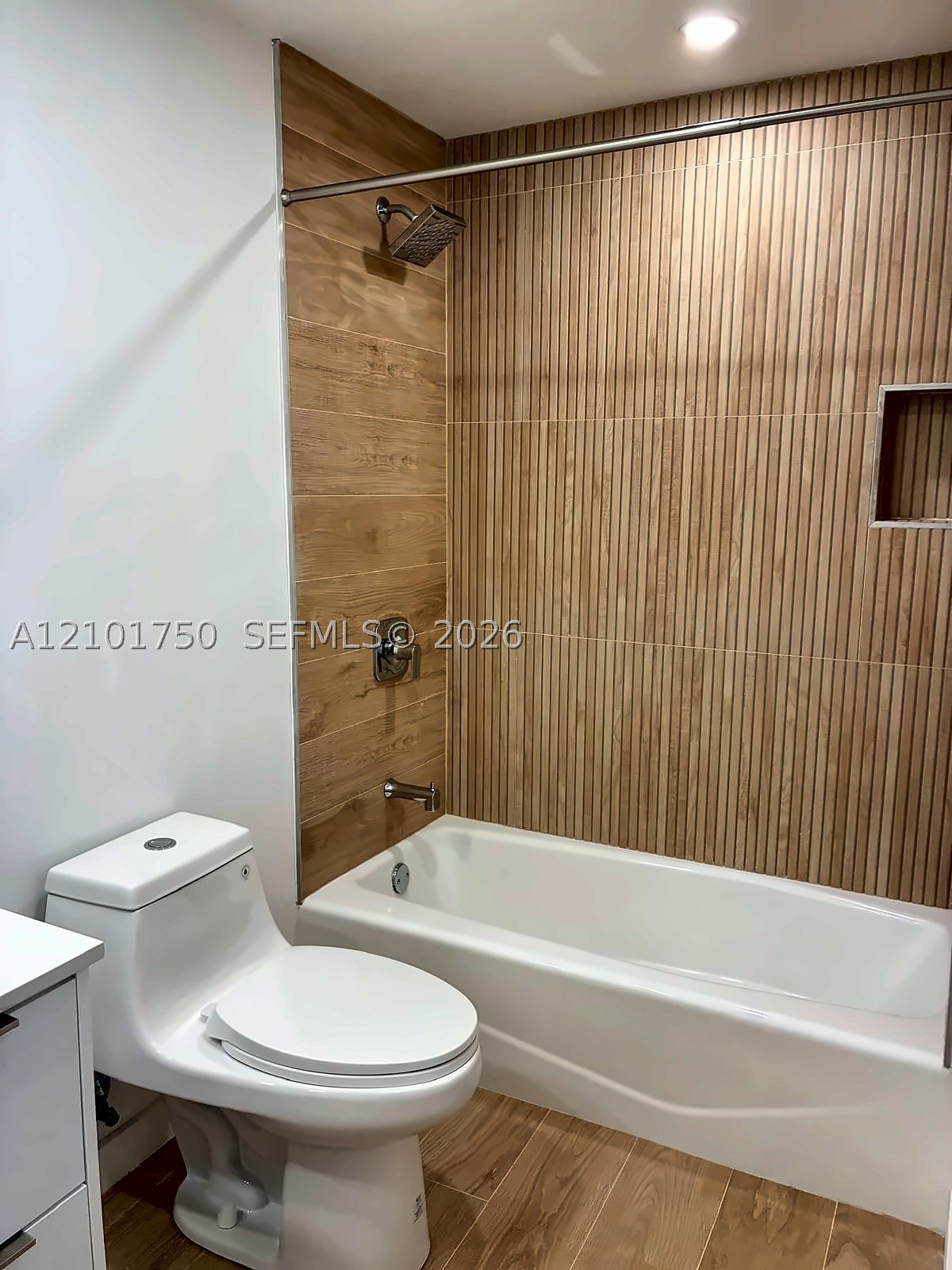 185 SE 14th Ter #1407, Miami FL 33131