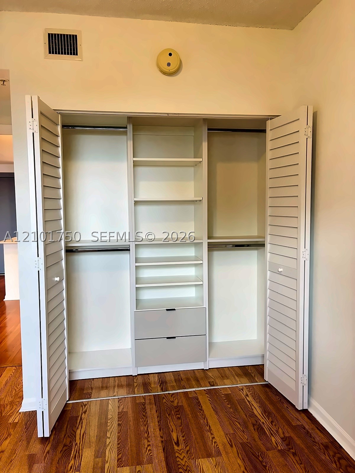 185 SE 14th Ter #1407, Miami FL 33131