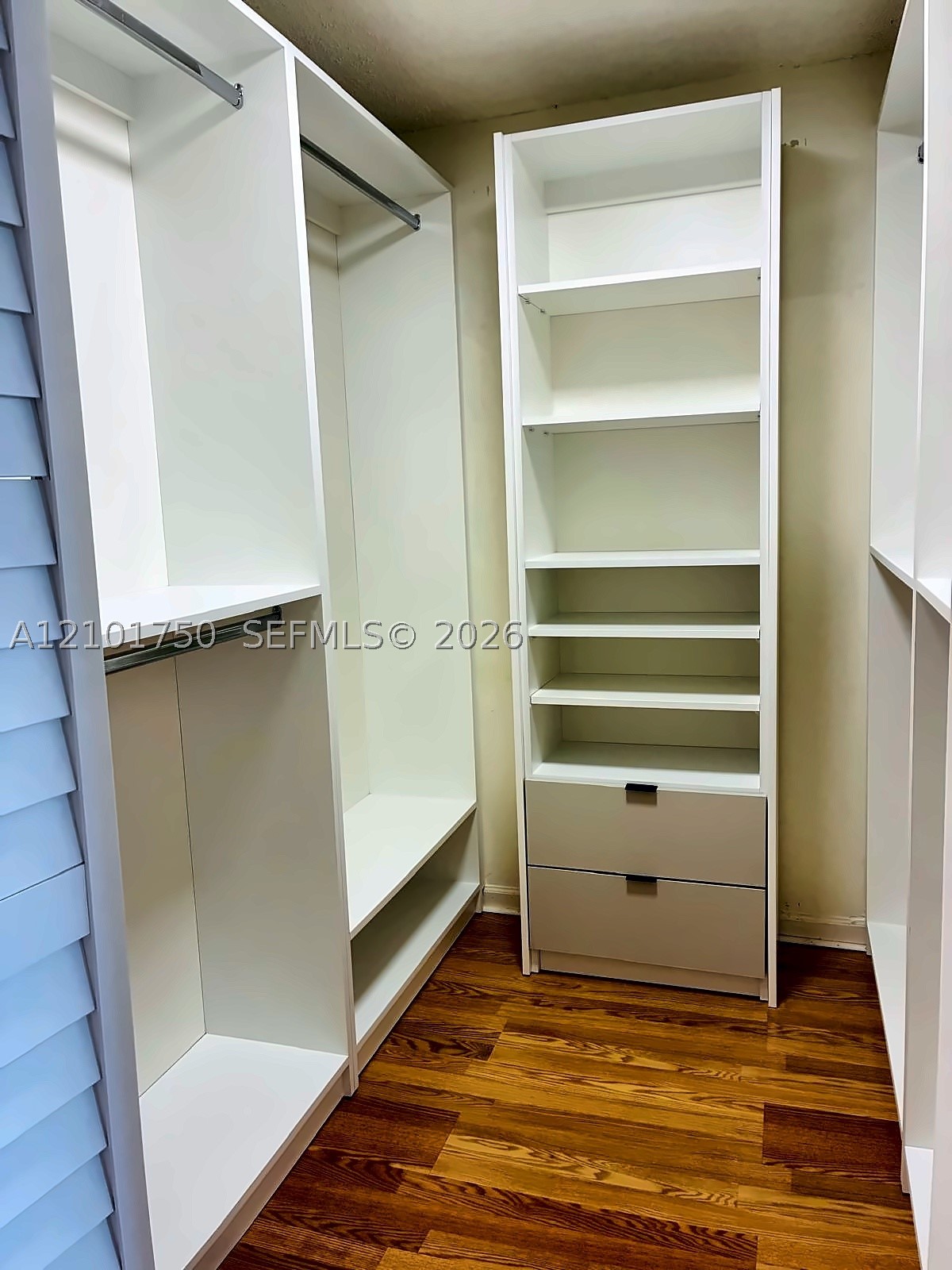 185 SE 14th Ter #1407, Miami FL 33131