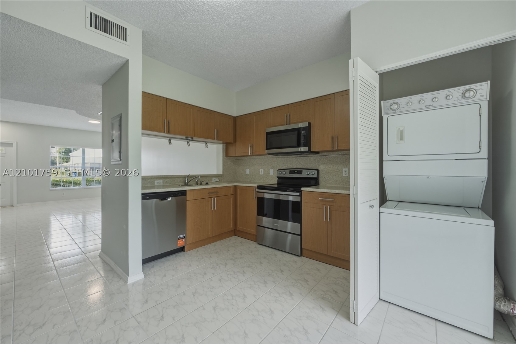 16731 Hemingway Dr, Weston FL 33326