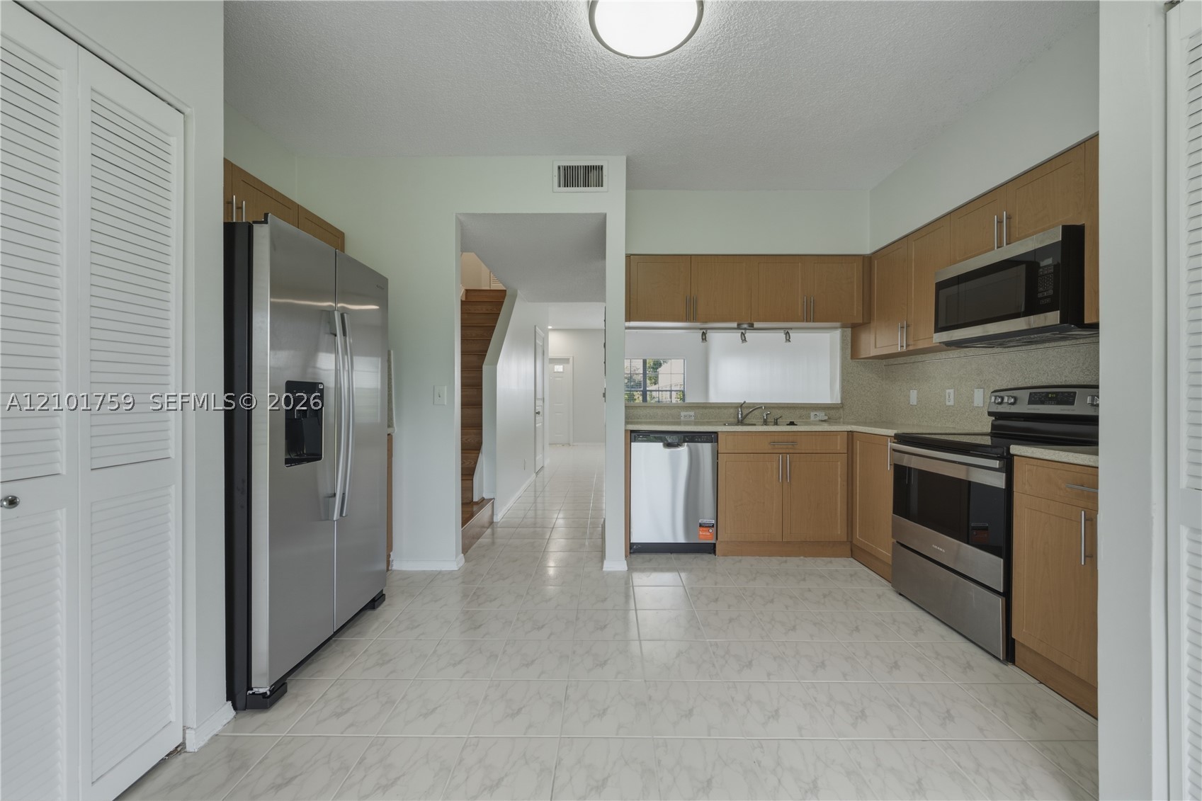 16731 Hemingway Dr, Weston FL 33326